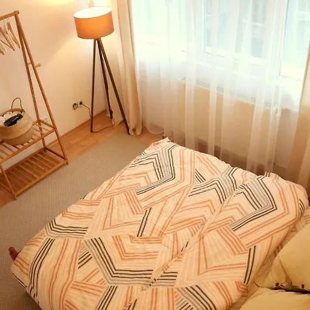 Town's Heart Spacious & Cozy *